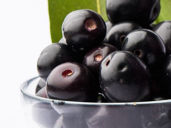 Quả trâm mốc hay quả mận đen (Quả Jamun)